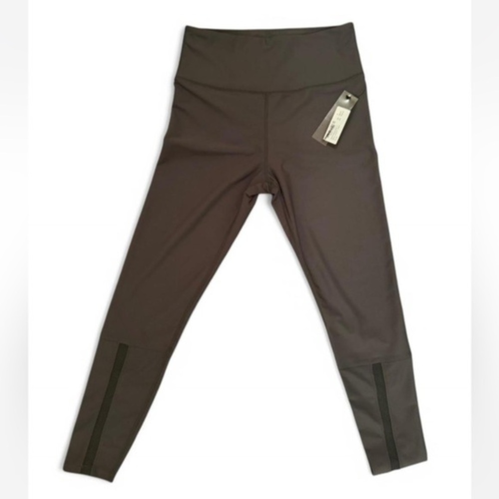 TAG ON - Soul Cycle Leggings - Army Green
Size Small